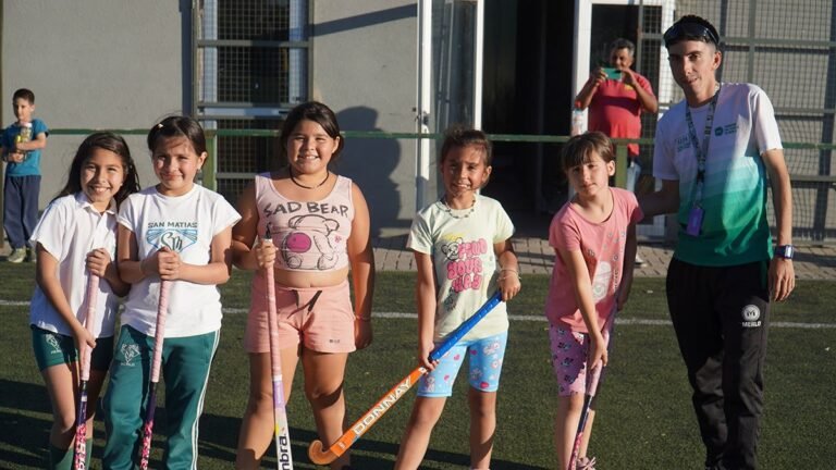 CIERRE DE HOCKEY INFANTIL CON MUESTRA DEL EQUIPO